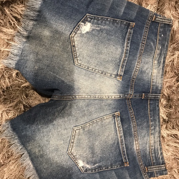 Women’s Denim shorts/ Distressed jean shorts Sz Lg - Picture 3 of 8